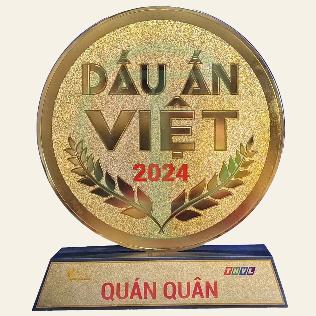 Cúp quán quân chương trình Dấu Ấn Việt do TC Handcraft chế tác