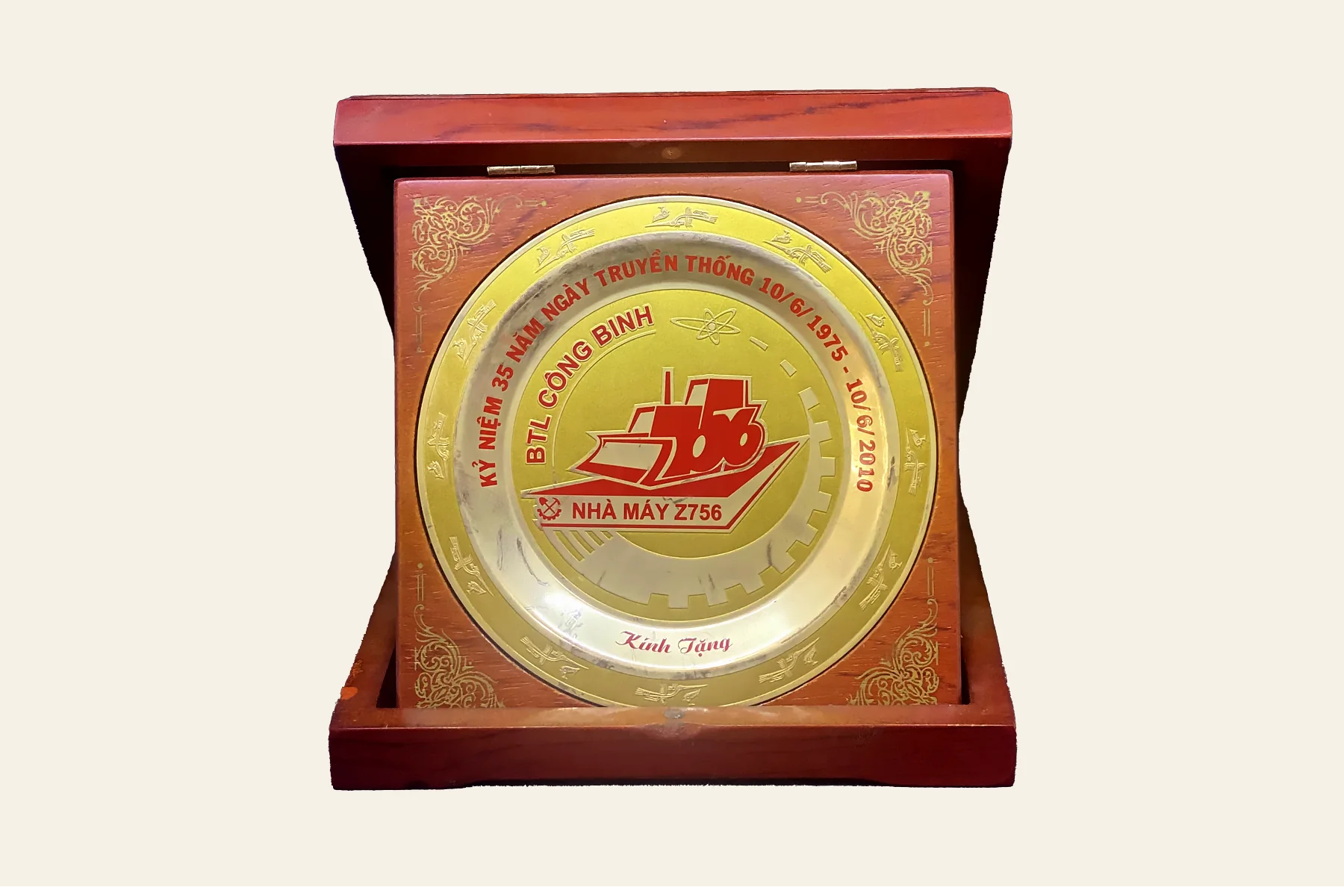 Corporate recognition trophy crafted by TC Handcraft